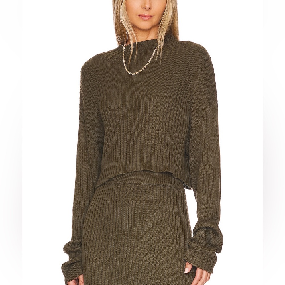 Bobi cropped pullover in army size medium